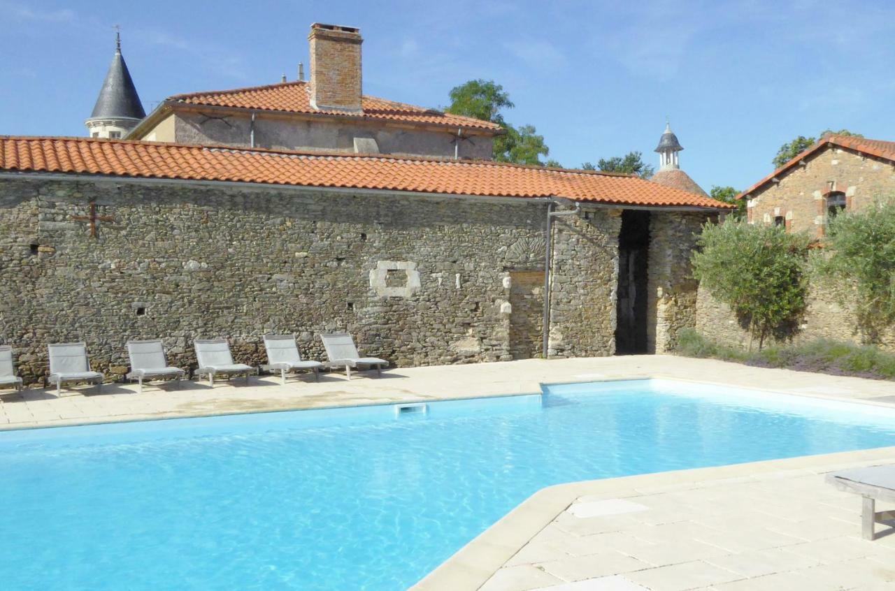 Chateau Breduriere Moutiers-sur-le-Lay Exterior foto